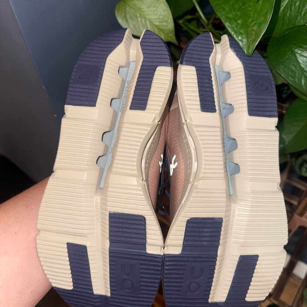 On Cloud On Running Cloudnova Form shoes, Rosebro… - image 10